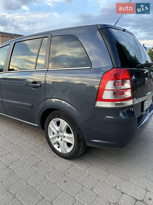 Минивэн Opel Zafira 2010 в Миргороде