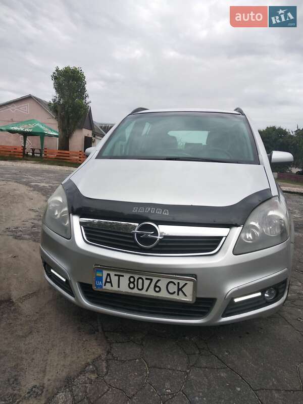 Минивэн Opel Zafira 2005 в 