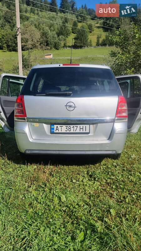 Минивэн Opel Zafira 2008 в Верховине