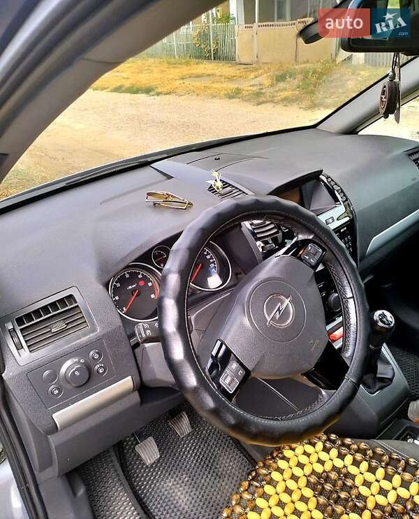 Мінівен Opel Zafira 2010 в Одесі