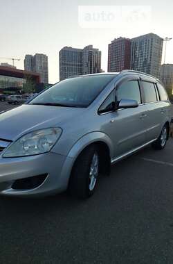 Минивэн Opel Zafira 2008 в Киеве