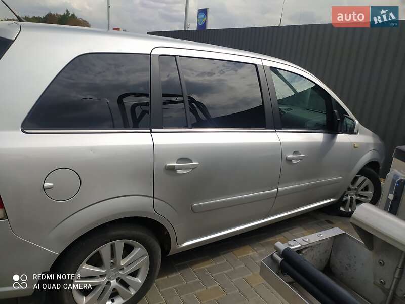 Минивэн Opel Zafira 2011 в Гайсине