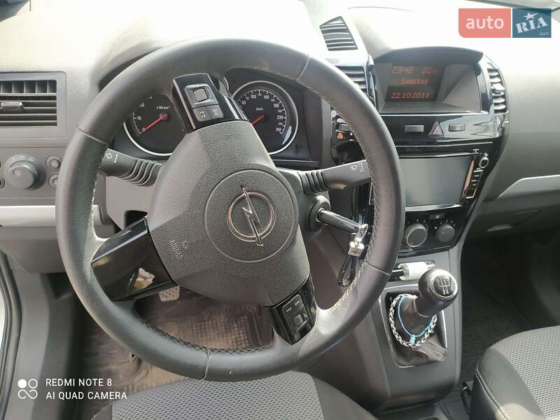 Минивэн Opel Zafira 2011 в Гайсине