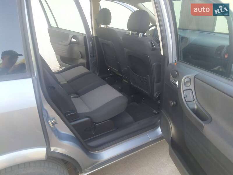 Минивэн Opel Zafira 2004 в Овруче