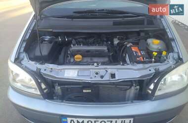 Минивэн Opel Zafira 2004 в Овруче