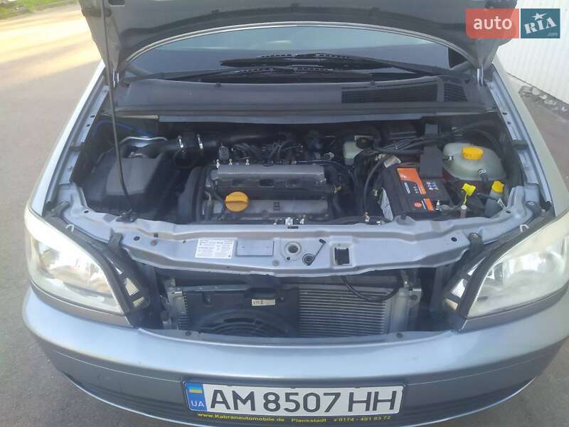 Минивэн Opel Zafira 2004 в Овруче