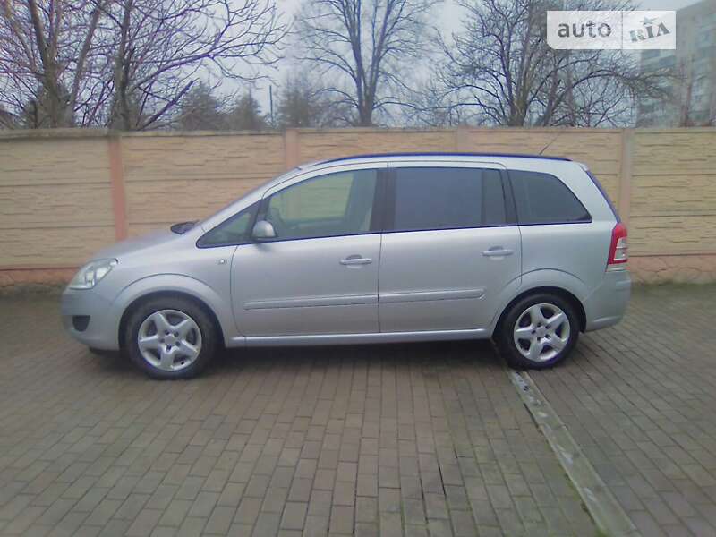 Минивэн Opel Zafira 2008 в Житомире