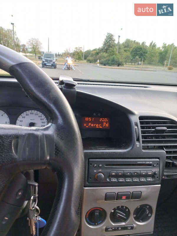 Минивэн Opel Zafira 2002 в 