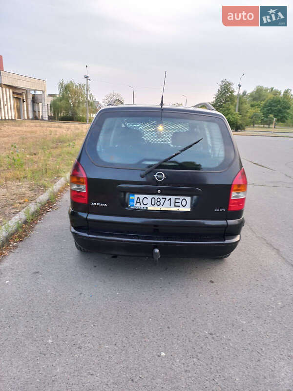 Минивэн Opel Zafira 2002 в Киеве