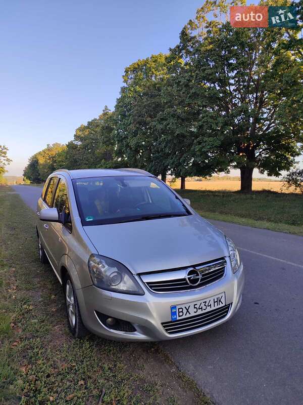 Минивэн Opel Zafira 2012 в Виньковцах