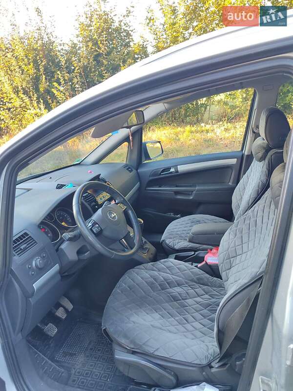 Минивэн Opel Zafira 2012 в Виньковцах