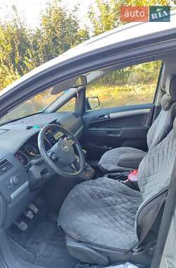 Минивэн Opel Zafira 2012 в 