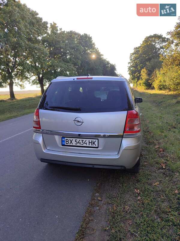 Минивэн Opel Zafira 2012 в Виньковцах
