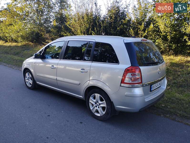 Минивэн Opel Zafira 2012 в Виньковцах