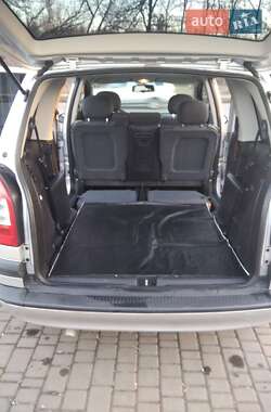 Минивэн Opel Zafira 2004 в 