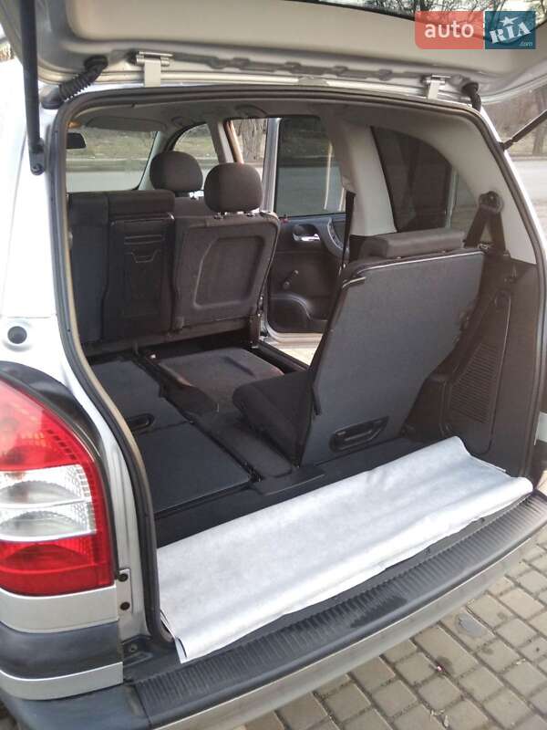 Мінівен Opel Zafira 2004 в Нікополі