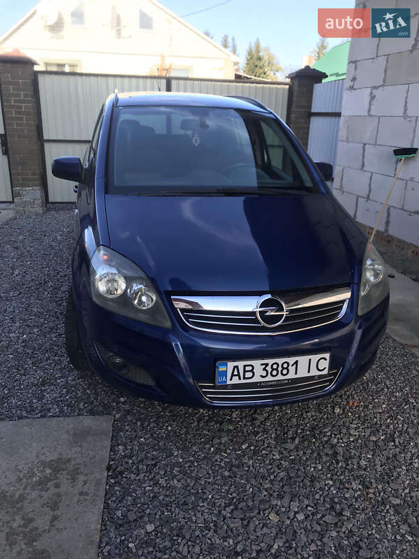Мінівен Opel Zafira 2010 в Хмільнику