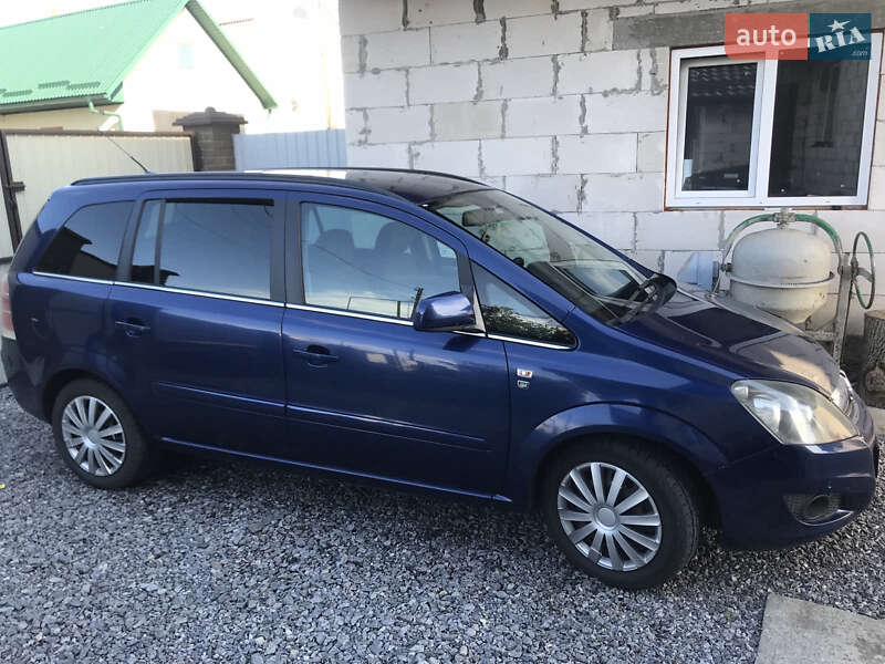 Мінівен Opel Zafira 2010 в Хмільнику