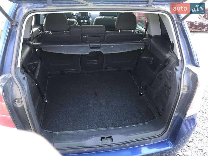 Мінівен Opel Zafira 2010 в Хмільнику