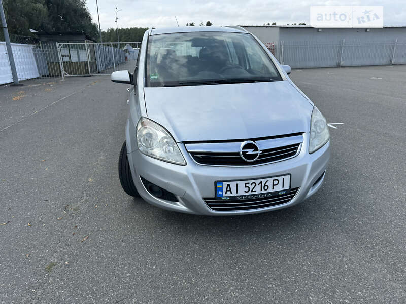 Мінівен Opel Zafira 2008 в Києві