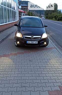 Минивэн Opel Zafira 2007 в Рахове