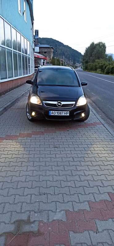 Минивэн Opel Zafira 2007 в Рахове