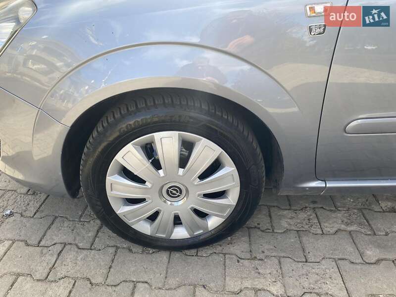 Мінівен Opel Zafira 2011 в Здолбуніві