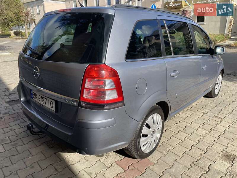 Мінівен Opel Zafira 2011 в Здолбуніві