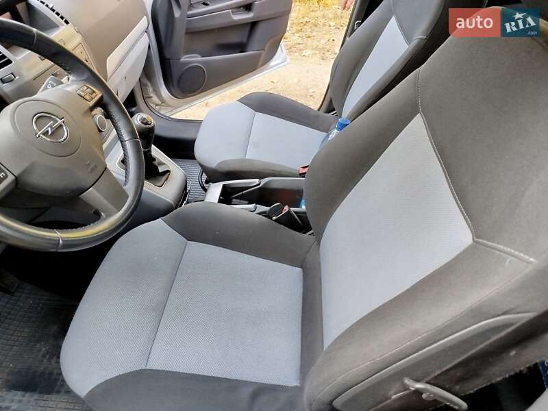 Минивэн Opel Zafira 2006 в Черкассах