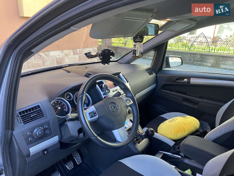 Минивэн Opel Zafira 2006 в Тернополе