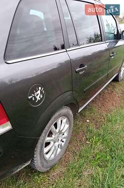 Минивэн Opel Zafira 2010 в 