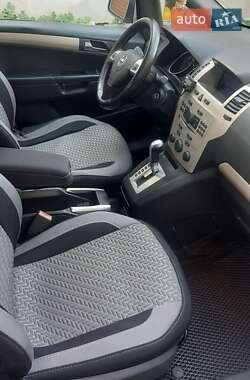 Минивэн Opel Zafira 2008 в 