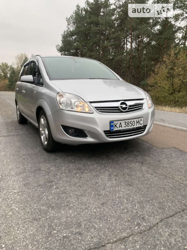 Минивэн Opel Zafira 2008 в Березане