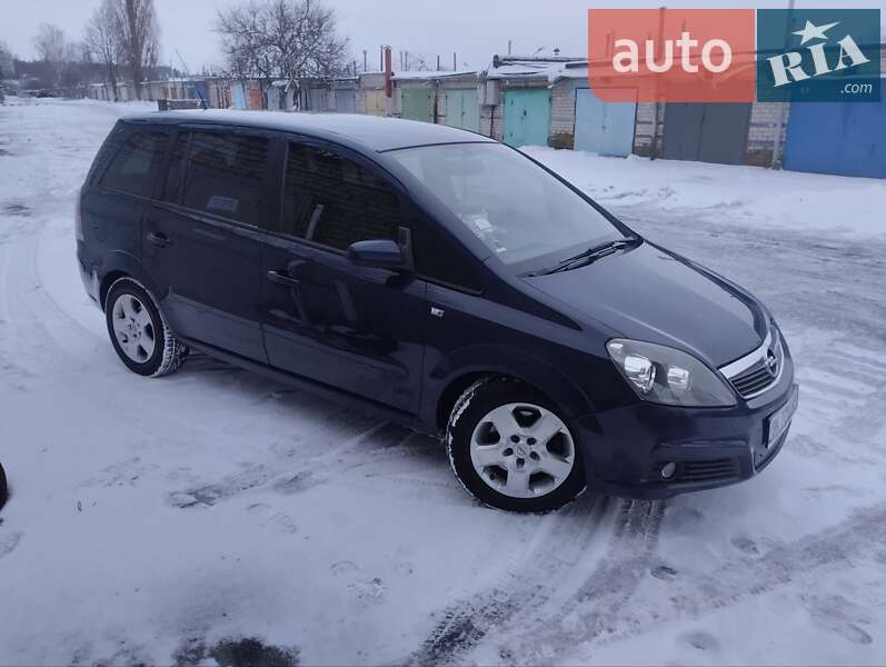 Минивэн Opel Zafira 2006 в Вараше