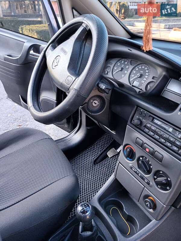 Мінівен Opel Zafira 2003 в Надвірній
