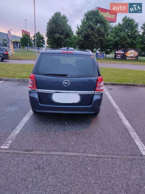 Минивэн Opel Zafira 2008 в Луцке