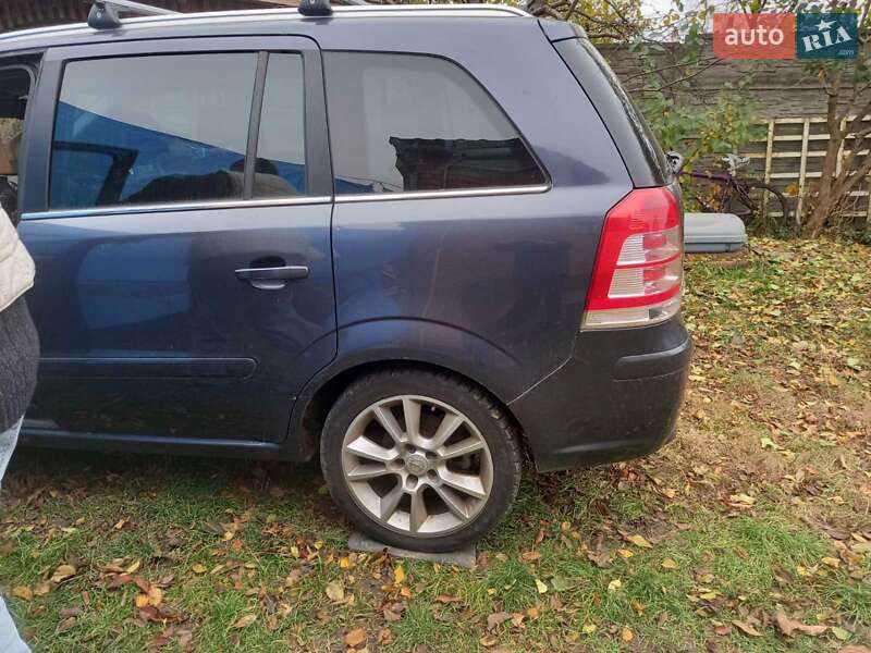 Минивэн Opel Zafira 2008 в Луцке