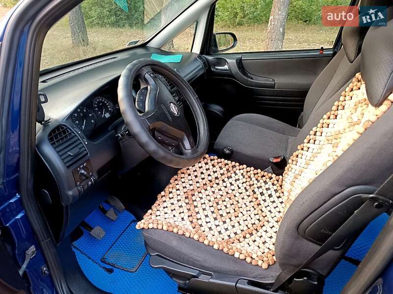 Минивэн Opel Zafira 2004 в Красилове