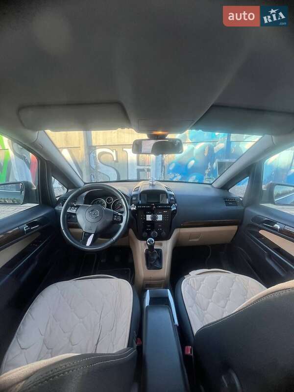 Мінівен Opel Zafira 2011 в Дрогобичі