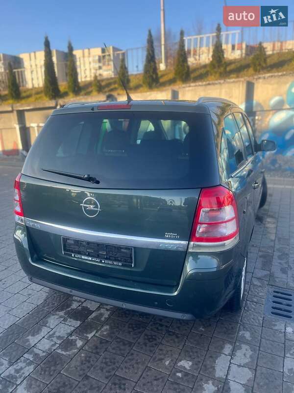Мінівен Opel Zafira 2011 в Дрогобичі