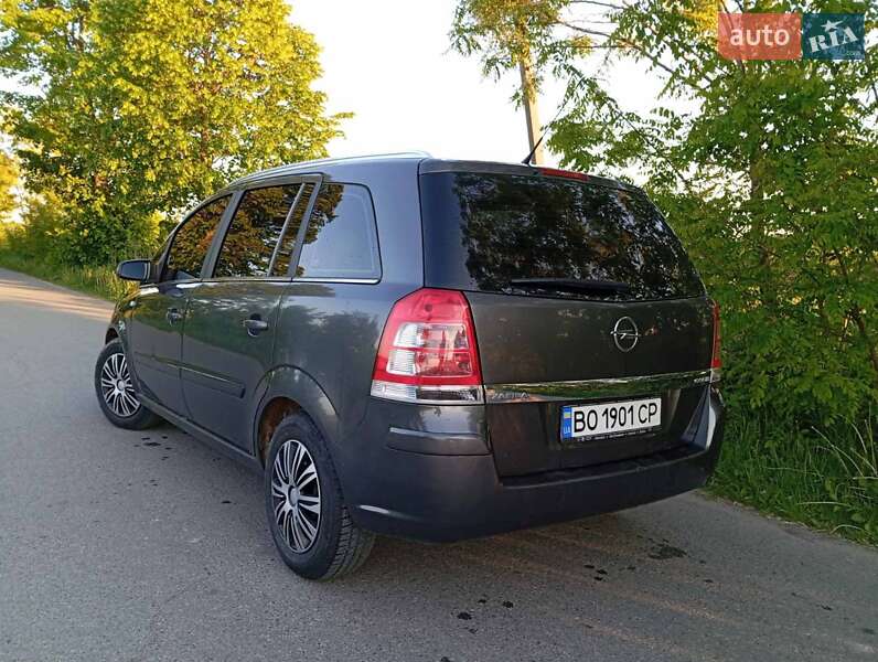 Минивэн Opel Zafira 2008 в Красноильске