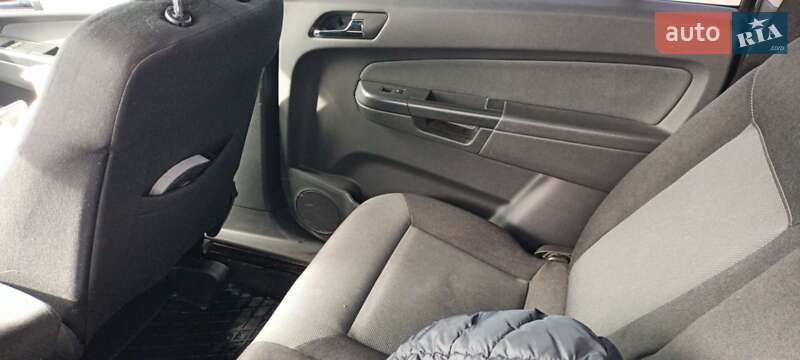 Минивэн Opel Zafira 2005 в Запорожье