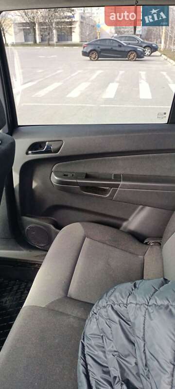 Минивэн Opel Zafira 2005 в Запорожье