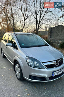 Минивэн Opel Zafira 2005 в Новом Буге