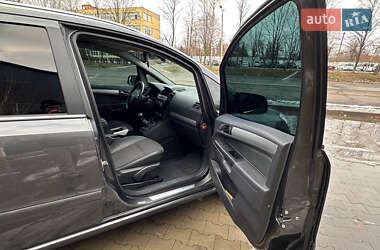 Мінівен Opel Zafira 2011 в 