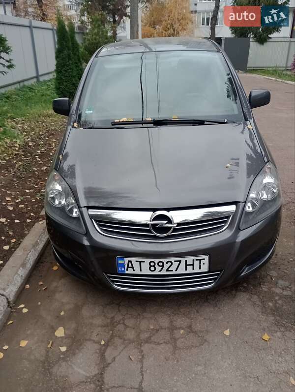 Мінівен Opel Zafira 2010 в Івано-Франківську