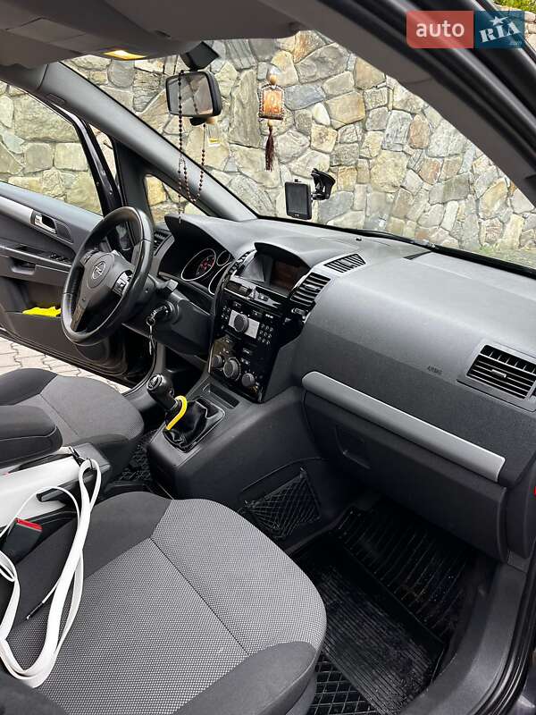 Мінівен Opel Zafira 2011 в Івано-Франківську