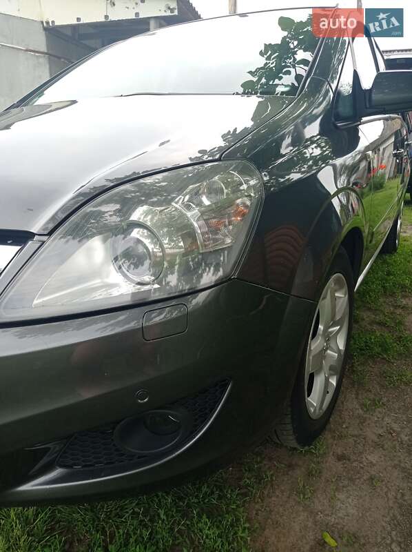 Минивэн Opel Zafira 2012 в Решетиловке
