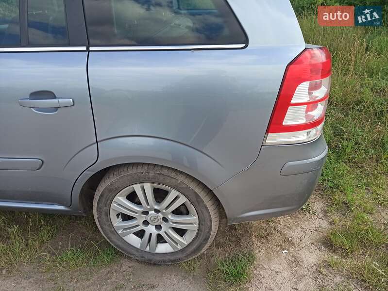 Мінівен Opel Zafira 2010 в Нововолинську