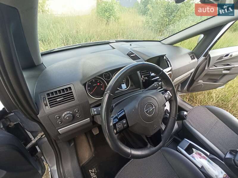 Мінівен Opel Zafira 2010 в Нововолинську